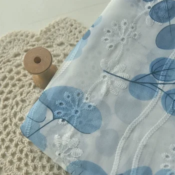 Высококачественная шифоновая ткань в полоску с вышивкой синими листьями, ткань для одежды ручной работы, ткань для штор