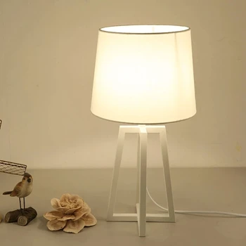 Новая китайская простая настольная лампа в скандинавском стиле, прикроватная лампа для спальни, Современная тканевая Романтическая настольная лампа для гостиной, гостиничная инженерия