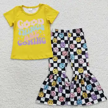 Оптовая продажа Одежда для маленьких девочек, Желтые футболки с короткими рукавами, Детские клетчатые брюки-колокольчики, Весенне-осенний комплект для маленьких детей